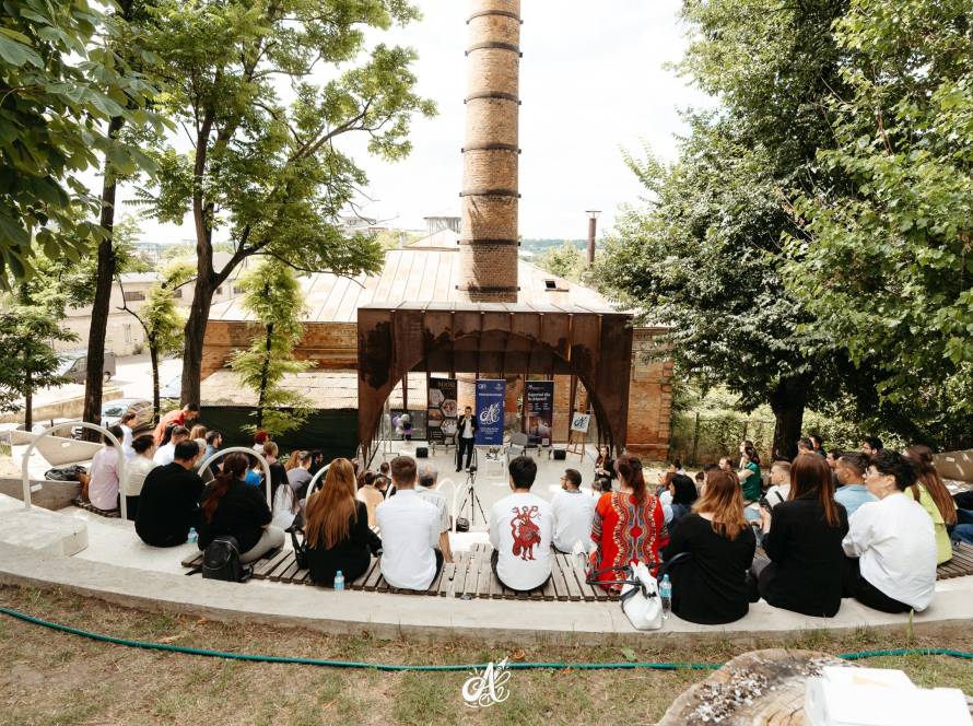 ATIPIC 12 - revenire după respiro din vară